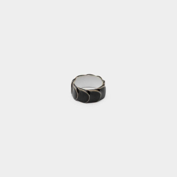 [อุปกรณ์เสริม] Saskia Diez Drake Ring No.2 (สีดำ) | 2016/ | Imari-Arita Wares