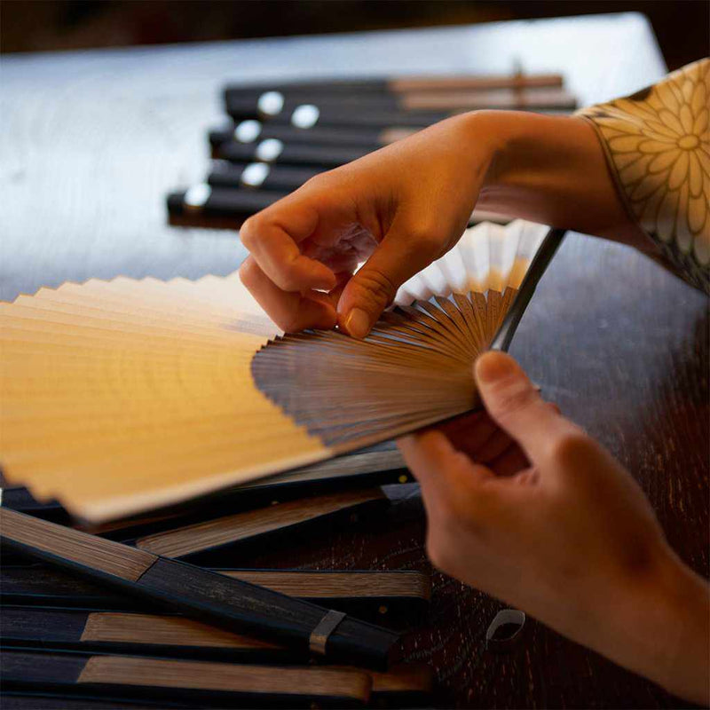[พัดลมมือ] พัดลมกระดาษพัดลมดึงทองคำสีฟ้าสีน้ำเงิน | Kyoto Folding Fans | Ohnishi Tsune Shoten