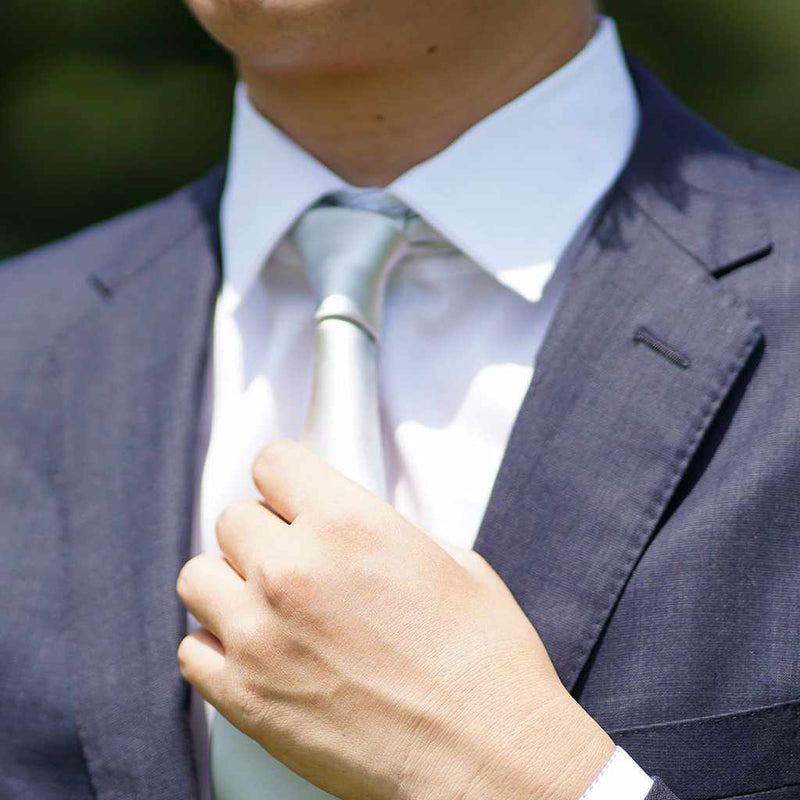 [領帶]領帶銀白色Miyavi 33 Momme絲綢緞| Gunnai紡織品