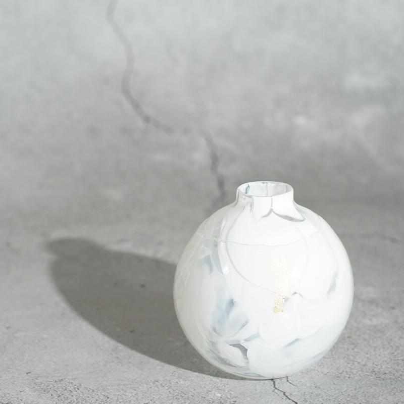 [VASE] COCOCHI WHITE | GLASS STUDIO IZUMO | BLOWN GLASS (2 weeks production after order)