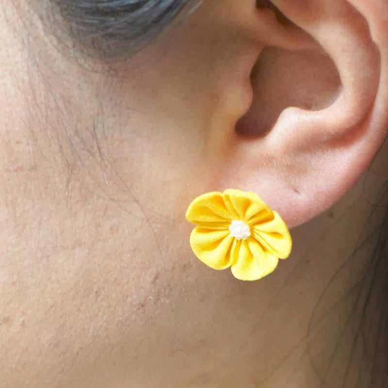 [อุปกรณ์เสริม 4 ชิ้น] สีเหลืองทอง (บาร์เร็ตต์, เข็มเข็มกลัดหมวก, ต่างหู, กิ๊บ) | Tsumami Kanzashi