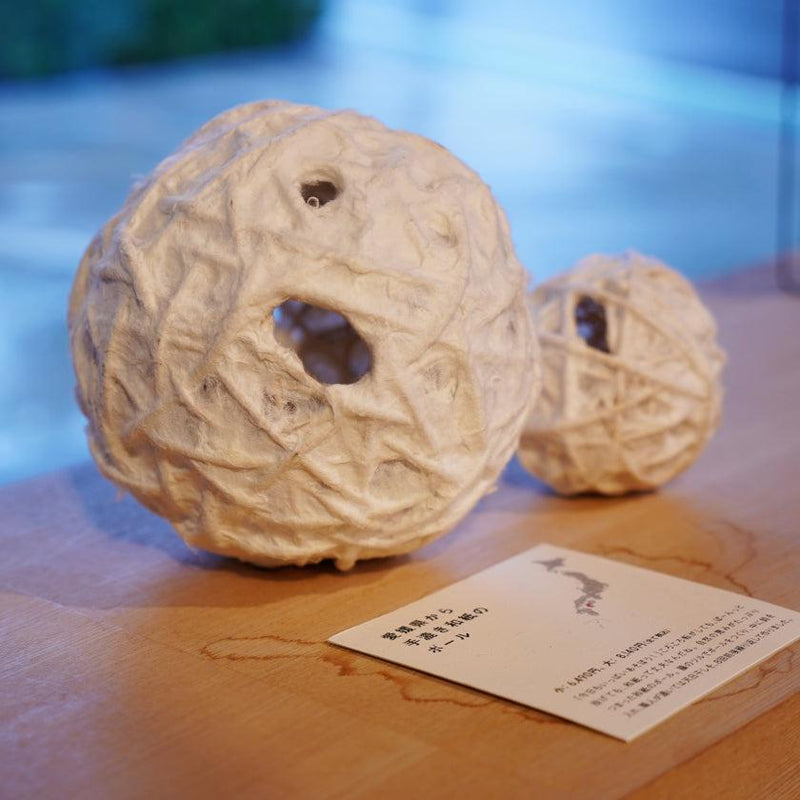 [ของเล่น] บอล Washi ทำด้วยมือจาก Ehime | กระดาษ washi | อากาศ
