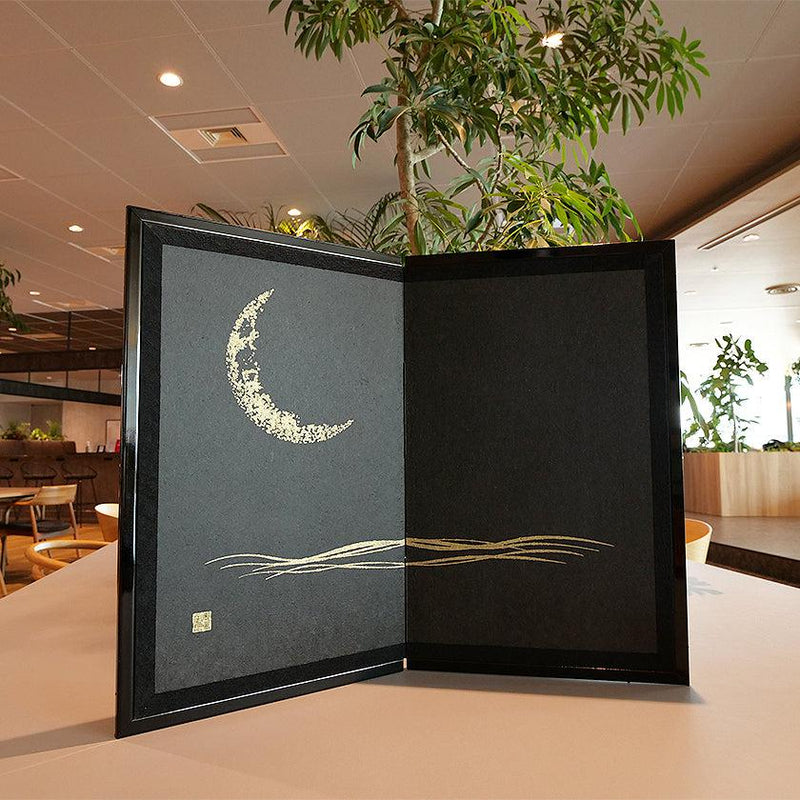 [หน้าจอพับ (ตัวแบ่งห้อง)] Crescent Moon (สีดำ) Bronze (M) | Karakami (กระดาษญี่ปุ่น) ｜ keibifugetsu
