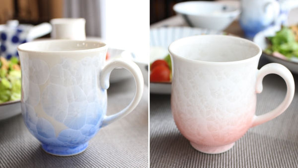 A pair of red and blue mugs for couples to use together