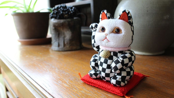 Modern and stylish checkered beckoning cat