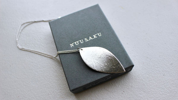 Stylish pendant made of 100% tin with a leaf design (ice cracker)