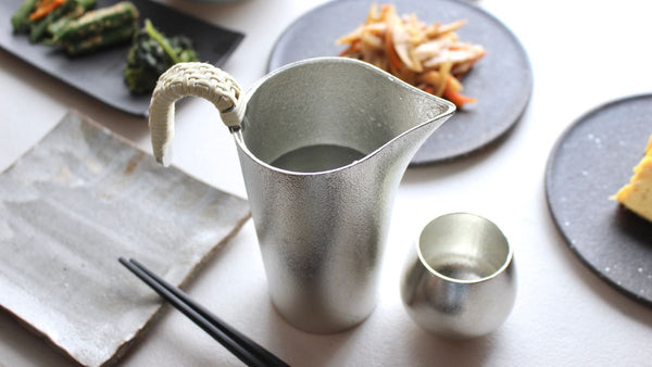 Tin Chirori (L) makes your sake more delicious