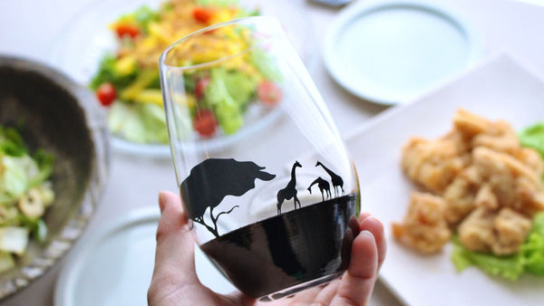 Stylish glasses to enjoy scenes from around the world (Savannah Giraffe)