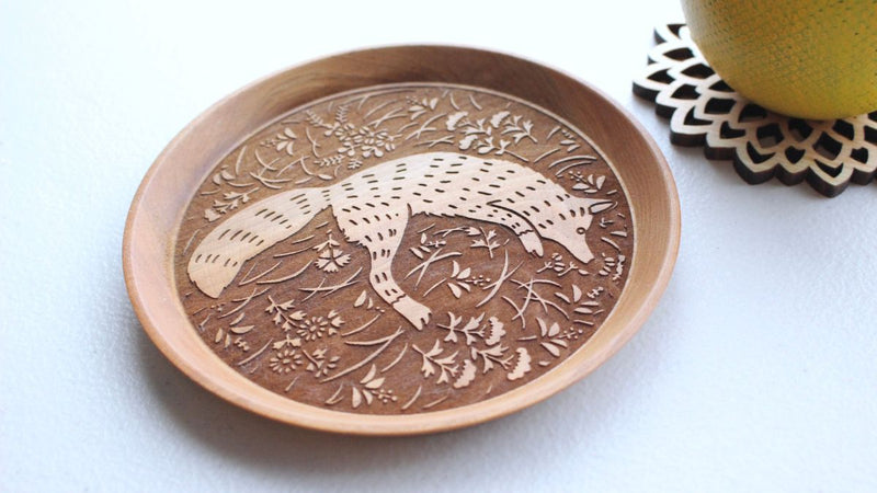 Feel the taste of the season! Small wooden plate with delicate design (fox and autumn grasses)