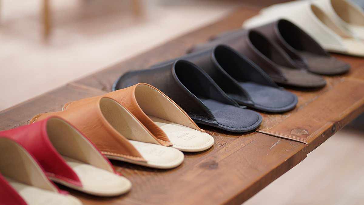 Reela | Leather Slippers for a Luxurious and Relaxing Time
