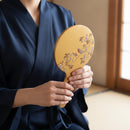 [MIRROR] HANAMIDORI HAND MIRROR | KANAZAWA GOLD LEAF | HAKUICHI｜使用イメージ（演出・着用）※手作りのため色・風合いは一点ごとに異なります