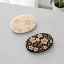 [MIRROR] OFFRIR SAKURA OVAL-MIRROR | KANAZAWA GOLD LEAF | HAKUICHI｜使用イメージ（演出・着用）※手作りのため色・風合いは一点ごとに異なります