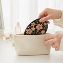 [MIRROR] OFFRIR SAKURA OVAL-MIRROR | KANAZAWA GOLD LEAF | HAKUICHI｜使用イメージ（演出・着用）※手作りのため色・風合いは一点ごとに異なります