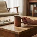 [MUG (CUP)] MUG | NAOTO TSUNEKI | BIZEN WARES｜使用イメージ（演出・手持ち）※手作りのため色・風合いは一点ごとに異なります