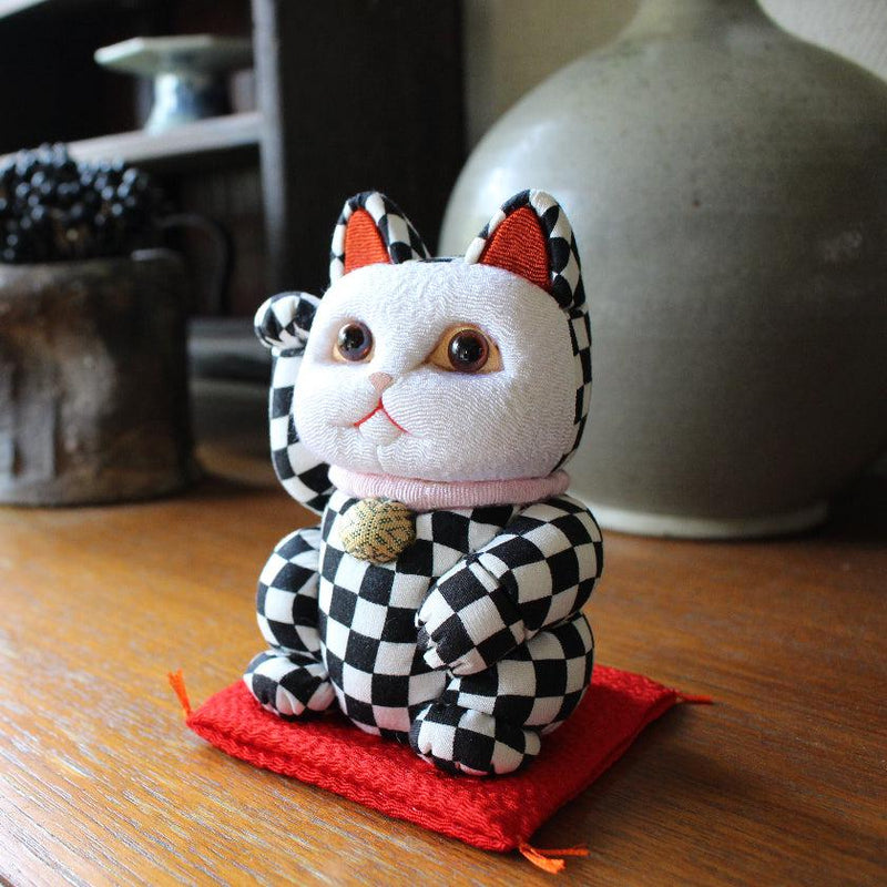 [Beckoning (Lucky) Cat] Maneki Neko, รูปแบบตาหมากรุก | Edo Art Dolls | ตุ๊กตา Kakinuma