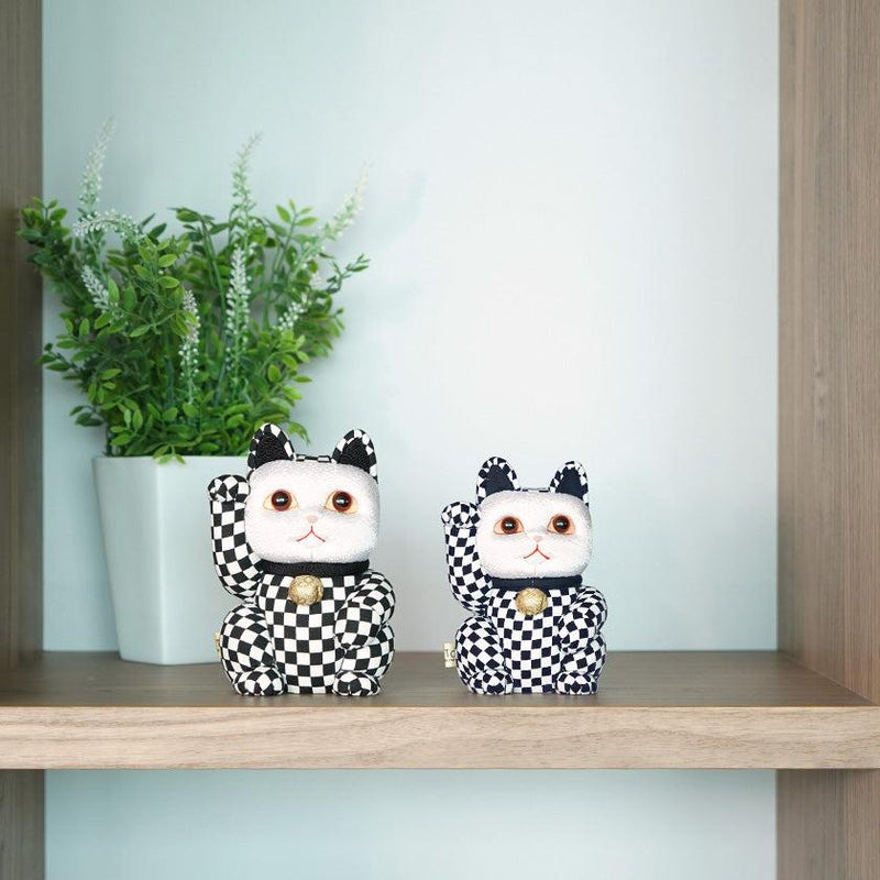 [Beckoning (Lucky) Cat] Maneki Neko Checkered Pattern Black (L) | Edo Art Dolls | ตุ๊กตา Kakinuma