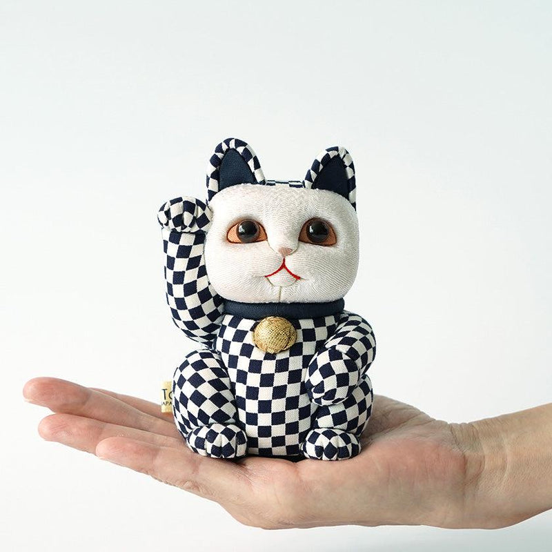 [BECKONING (LUCKY) CAT] MANEKI NEKO CHECKERED PATTERN BLUE (M) | EDO ART DOLLS | KAKINUMA DOLLS