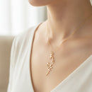 [NECKLACE] ARIGATO (THANK YOU) GOLD (K10) | SAORI KUNIHIRO | METAL CASTING｜使用イメージ（演出・着用）※手作りのため色・風合いは一点ごとに異なります