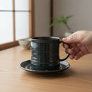 [MUG (CUP)] LARGE MUG AND SAUCER | MARIKO SUZUKI | TOKONAME WARE｜使用イメージ（演出・手持ち）※手作りのため色・風合いは一点ごとに異なります