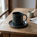 [MUG (CUP)] LARGE MUG AND SAUCER | MARIKO SUZUKI | TOKONAME WARE｜使用イメージ（演出・手持ち）※手作りのため色・風合いは一点ごとに異なります