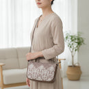 [POCHETTE] SARAMAS | KOUSHU INDEN (LACQUERED DEERSKIN CRAFTS)| INDEN-YA｜使用イメージ（演出・着用）※手作りのため色・風合いは一点ごとに異なります