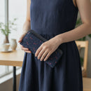 [WALLET] NAGOMI | KOUSHU INDEN (LACQUERED DEERSKIN CRAFTS)| INDEN-YA｜使用イメージ（演出・着用）※手作りのため色・風合いは一点ごとに異なります