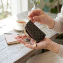 [KEY CASE] RINGLET D | KOUSHU INDEN (LACQUERED DEERSKIN CRAFTS)| INDEN-YA｜使用イメージ（演出・手持ち）※手作りのため色・風合いは一点ごとに異なります