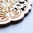 [코스터] 국화가있는 벚꽃 | 인쇄 및 Kyo-Yuzen 조각 | 산사이 스튜디오