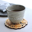 [코스터] 국화가있는 벚꽃 | 인쇄 및 Kyo-Yuzen 조각 | 산사이 스튜디오