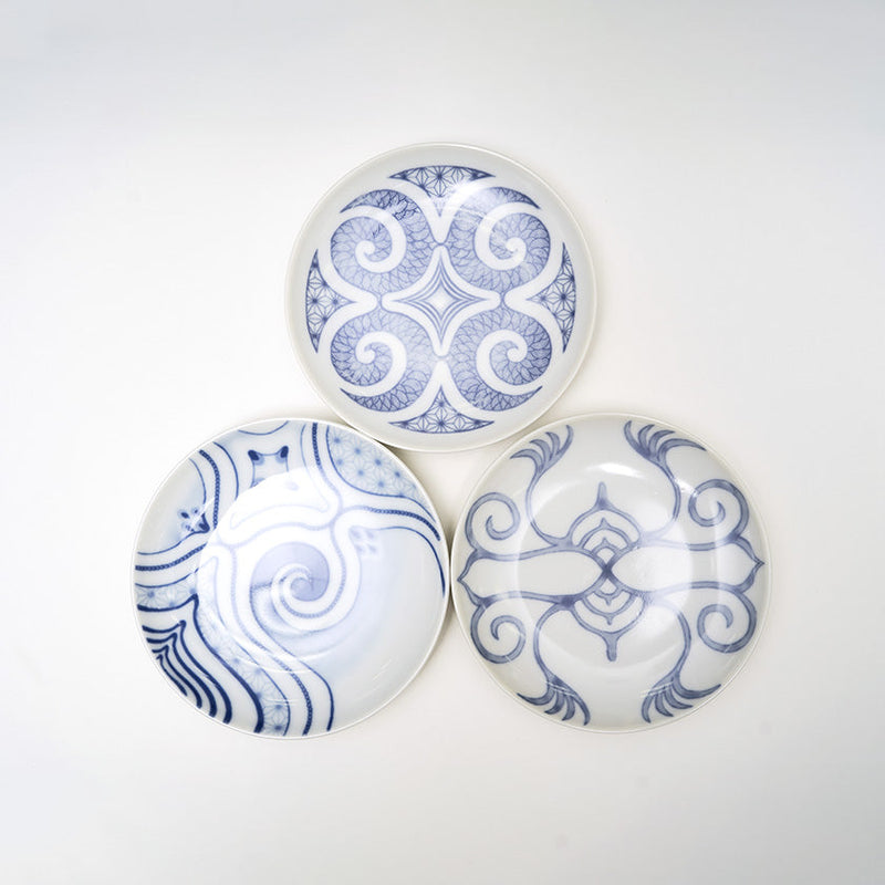 [PLATE] BLUE AND WHITE DYED PLATE Fukiko Goukon | AINU CRAFTS | CIKARPE AKAN