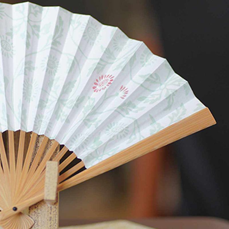 [Fan Hand] Chrysanthemum Woman Arabesque Red White Bamboo | Fankindo Fukatsu Hand Fan | เอโดะพับพัดลม