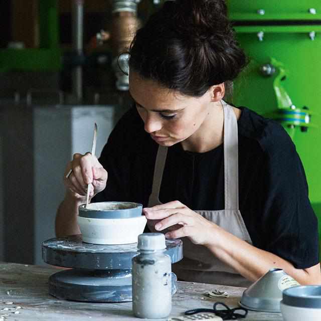 【馬克杯（Cup）】2016/Kirstie van Noort Cup L（灰色粘土）| Imari Arita瓷器