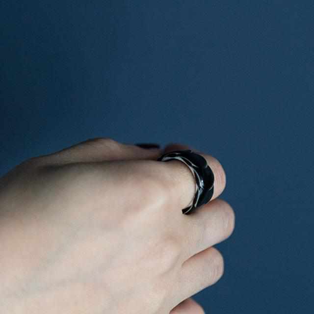 [อุปกรณ์เสริม] Saskia Diez Drake Ring No.2 (DOT สีขาวทอง) | 2016/ | Imari-Arita Wares