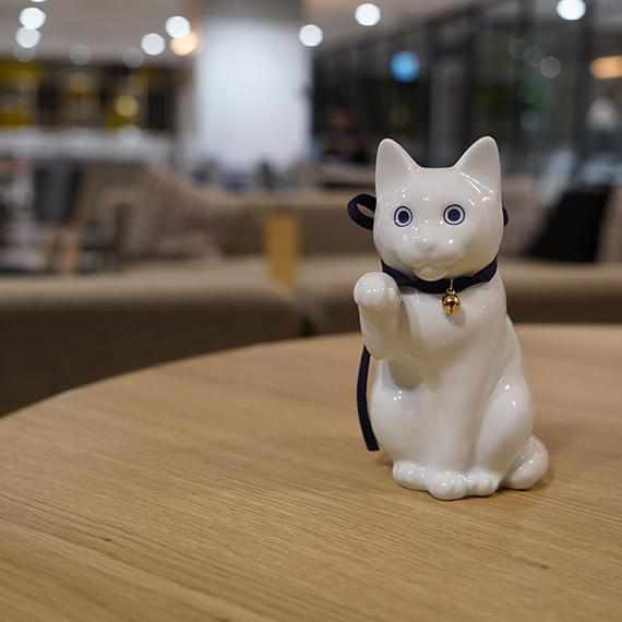 [BECKONING (LUCKY) CAT] MANEKI NEKO WHITE | KATA KOTO | HIZEN YOSHIDA WARES