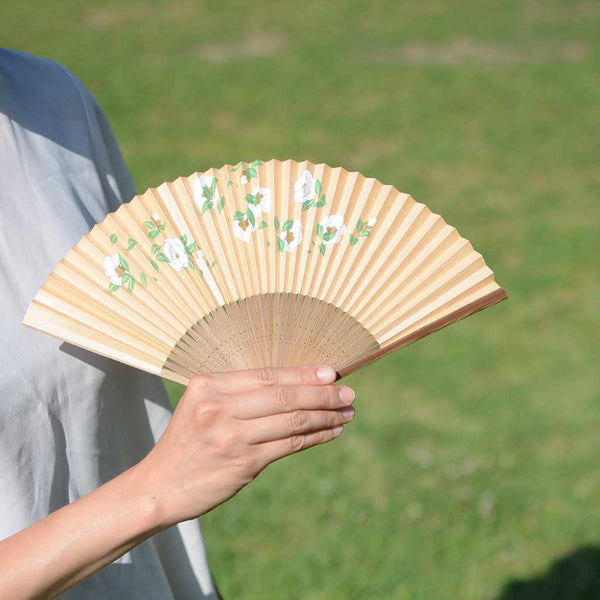 [แฟนมือ] พัดลมกระดาษผู้หญิง Shiratsubaki | Kyoto Folding Fans | Ohnishi Tsune Shoten