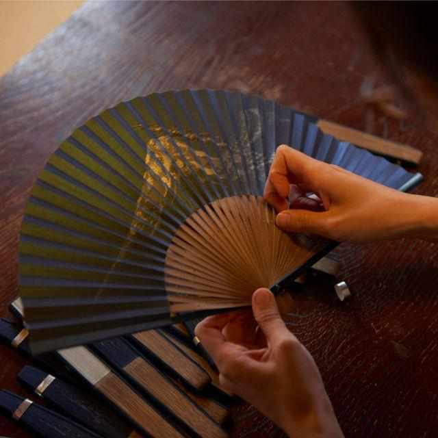 [แฟนมือ] แฟน ๆ น้ำหอม Utsushika Awayuki x Agarwood | Kyoto Folding Fans | Ohnishi Tsune Shoten