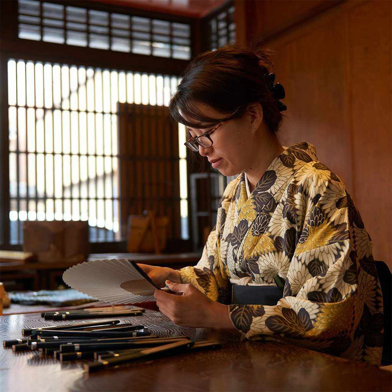 [แฟนมือ] แฟนผ้าไหมของผู้หญิง Dianthus และ Hagi | Kyoto Folding Fans | Ohnishi Tsune Shoten