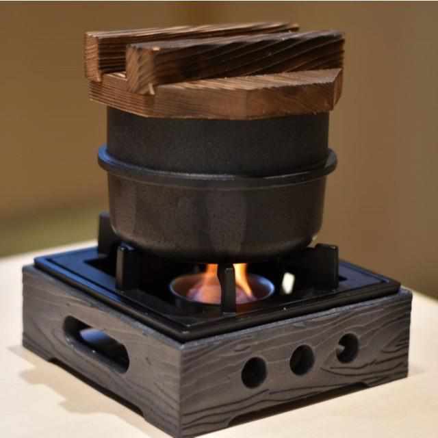 [หม้อหุง (หม้อ)] กาต้มน้ำถ่านสำหรับหนึ่งคน kei kei กับฝาไม้ (ไฟโดยตรง & ih) | Homusubi | การแปรรูปคาร์บอน