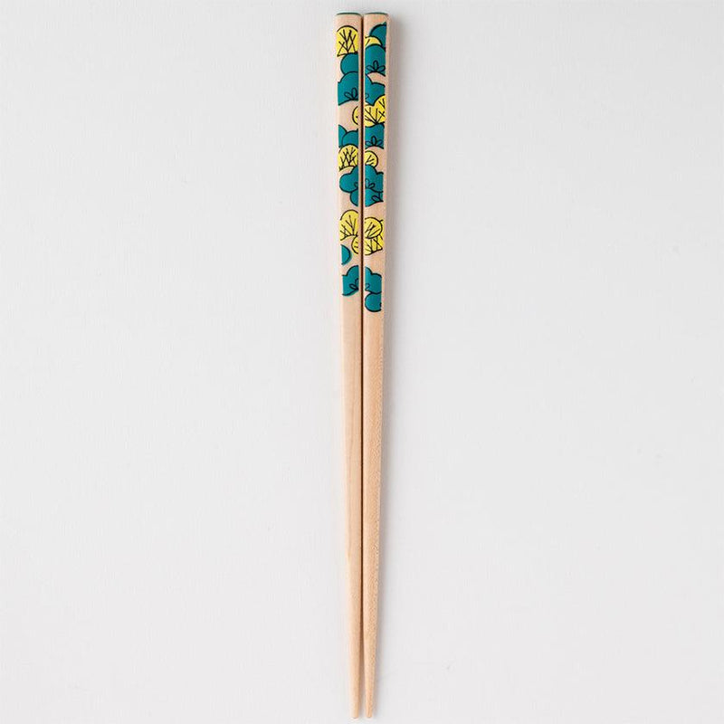 [ตะเกียบ] Kutani ซีลดอกไม้ Matsu ต้นสน (22.5cm) ชุดตะเกียบและกล่องของขวัญชุด | Matsukan | wakasa lacquerware