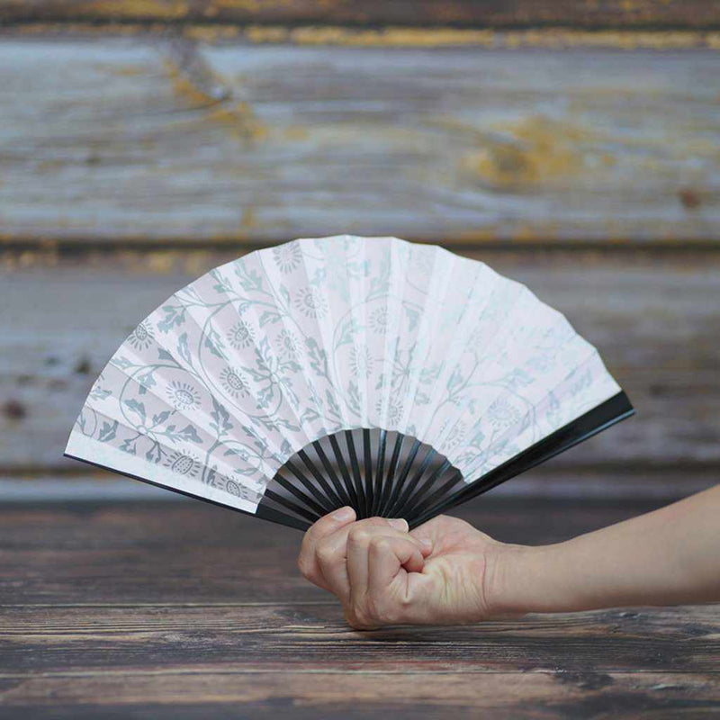 [Hand Fan] Chrysanthemum Karakusa Peach Black | Fankindo Fukatsu Hand Fan | เอโดะพับพัดลม
