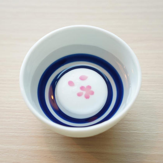 [Sake Cup] Cherry Blossoms & Mt Fuji (1 ชิ้น) ทำให้เกิด Sakazuki | การเปลี่ยนแปลงสีและการออกแบบ Mino Wares | Marumo Takagi