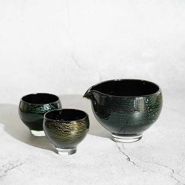 [Sake Bottle & Cup Set] 3Pieces Sai Green | สตูดิโอแก้ว Izumo | กระจกเป่า (ผลิต 2 สัปดาห์หลังคำสั่ง)
