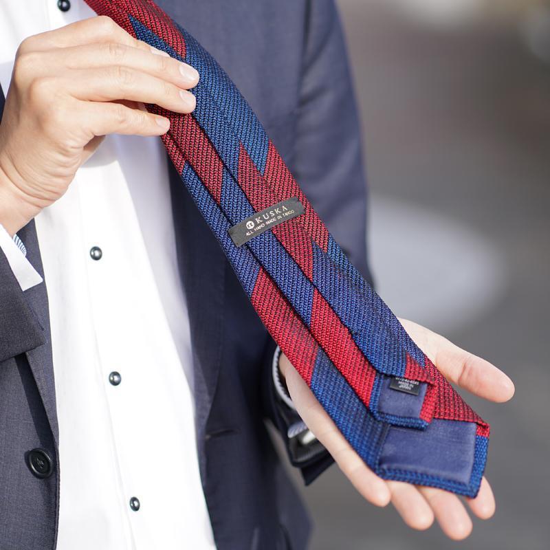 【넥타이】 KUSKA 연대 넥타이 (네이비 × 레드) | 손으로 짠