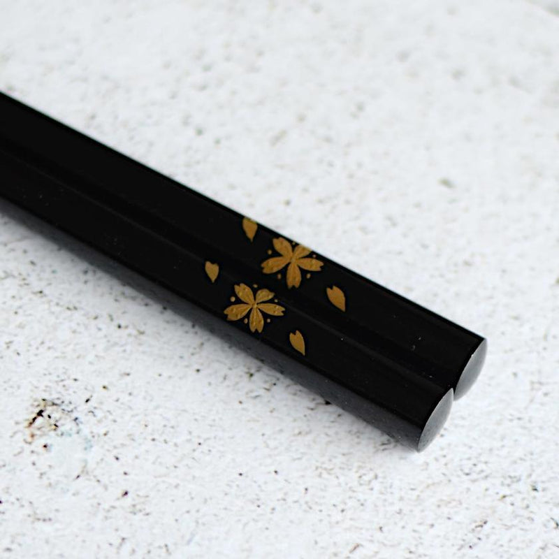 [ตะเกียบ] ทองคำวาดด้วยมือหรือเงิน lacqur สีเงินของดอกไม้สีดำ (1 ชุด) | Hashimoto Kousaku Sikki | wajima lacquer