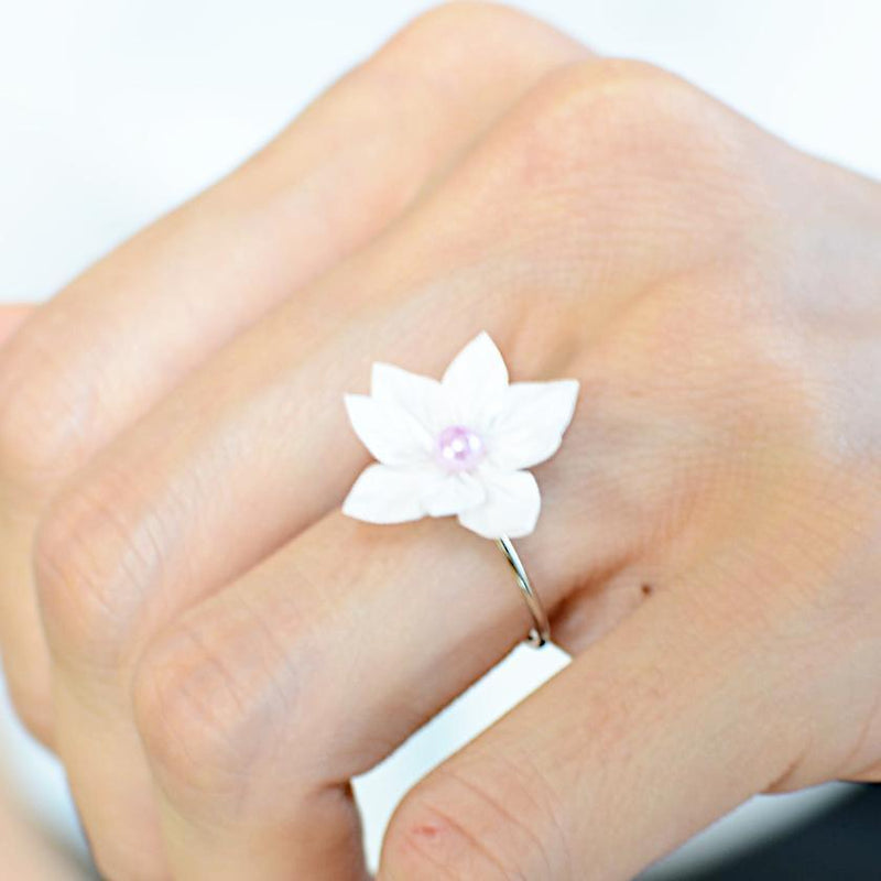 [อุปกรณ์เสริม 4 ชิ้น] สีขาวบริสุทธิ์ (Barrette, เข็มกลัด, ต่างหู, แหวน) | Tsumami Kanzashi