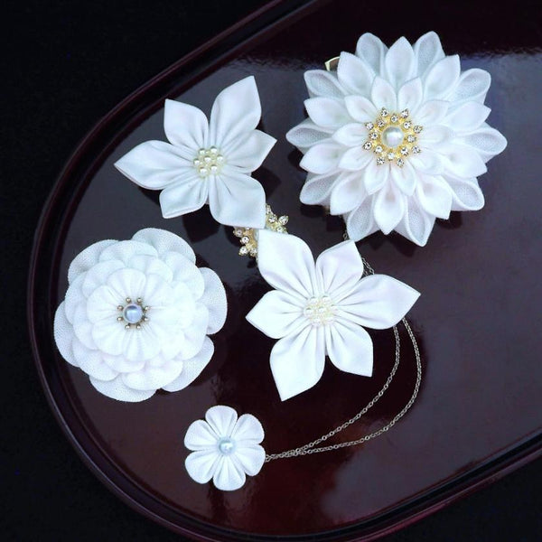 [อุปกรณ์เสริม 4 ชิ้น] ผ้าฝ้าย (ปิ่นปักผม, คลิปผม, เข็มกลัด, จี้) | J. รสชาติ * ผ้าอุปกรณ์ดอกไม้ผ้า | Tsumami Kanzashi
