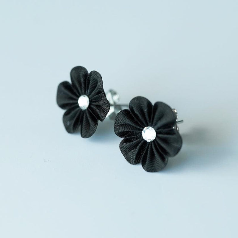 [อุปกรณ์เสริม] ดอกไม้ผ้า Kachi (สีดำ) | Tsumami Kanzashi