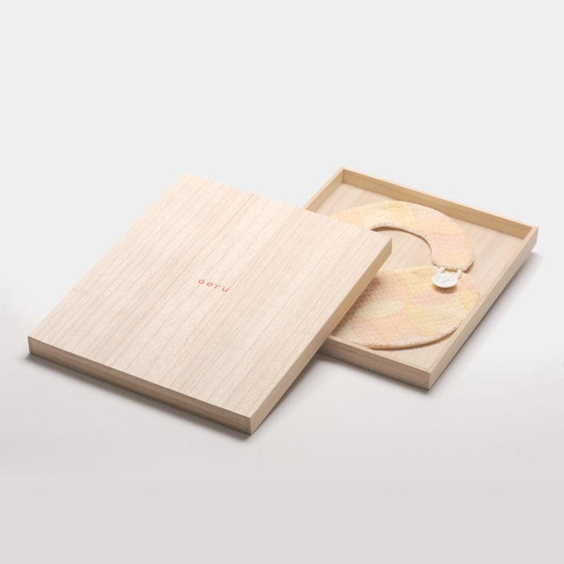 [bib]帶有東京的Paulownia盒子的圍裙 - 使用和服染色技術| EDO SARASA | aeru