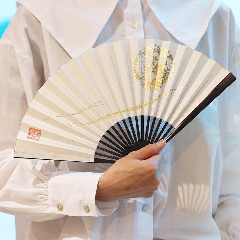 [HAND FAN] FULL MOON (WHITE) GOLD LEAF | KARAKAMI (JAPANESE PAPER)｜KEIBIFUGETSU