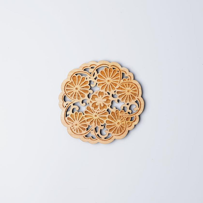 [코스터] 국화가있는 벚꽃 | 인쇄 및 Kyo-Yuzen 조각 | 산사이 스튜디오